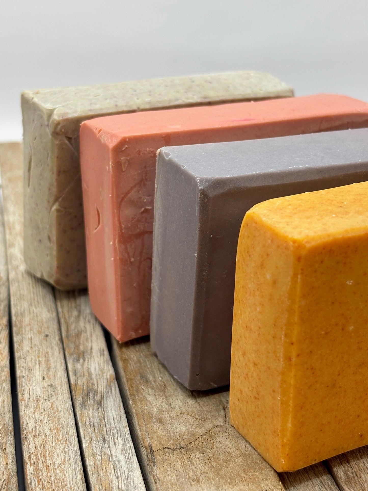 Set van 4 Plasticvrij Tallow Rundervet zeep voor mannen Turmeric Cement Sand en Brick