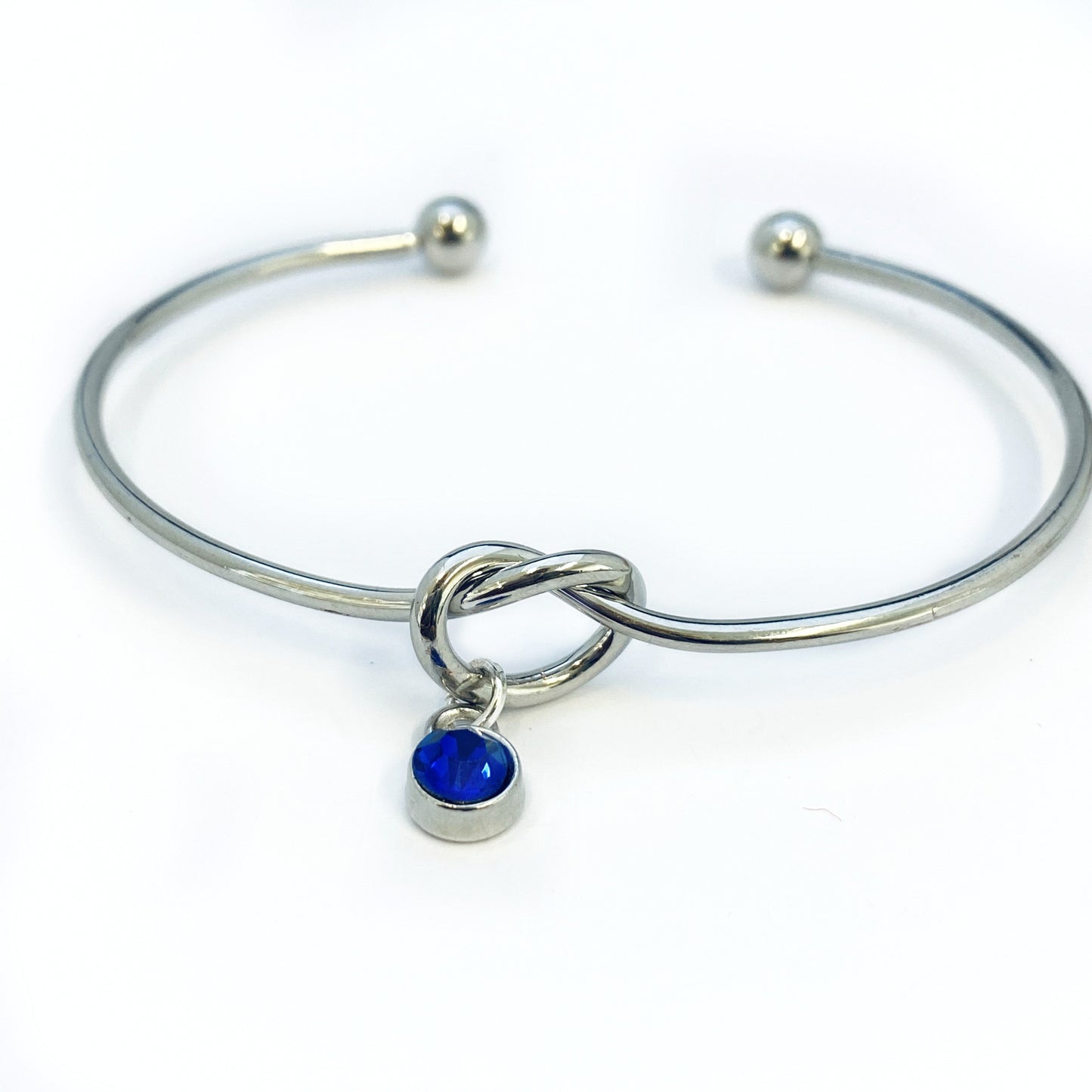 TIE THE KNOT armband, september verjaardagscadeau, liefdesknoop, gepersonaliseerd bruidsmeisje cadeau, bruidsmeisje vak idee, geboortesteen bedelarmband