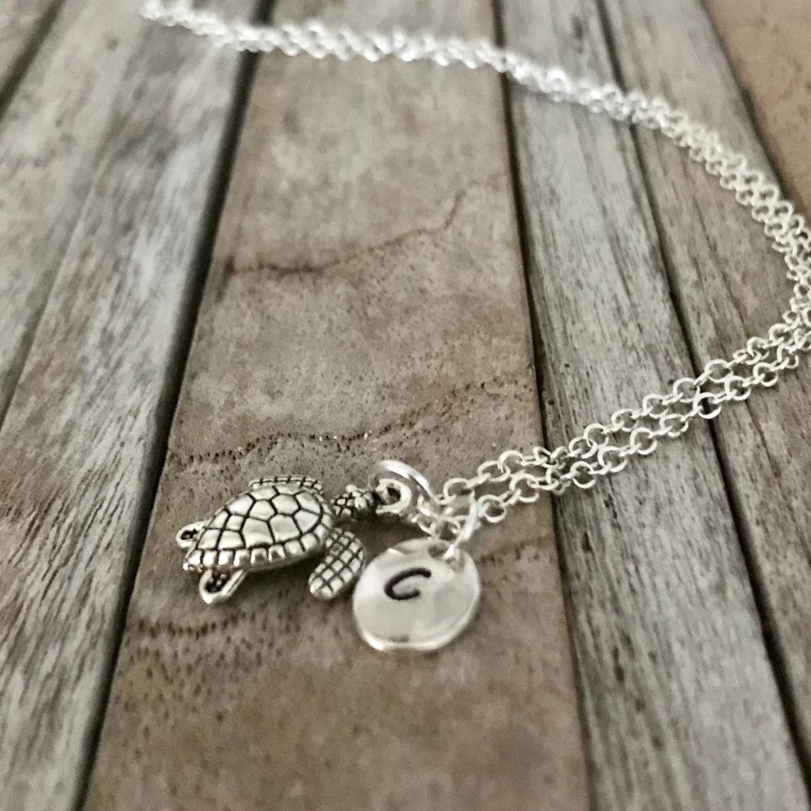 Gepersonaliseerde zilveren schildpadketting met initiële charme, zeeschildpadketting, schildpadsieraden