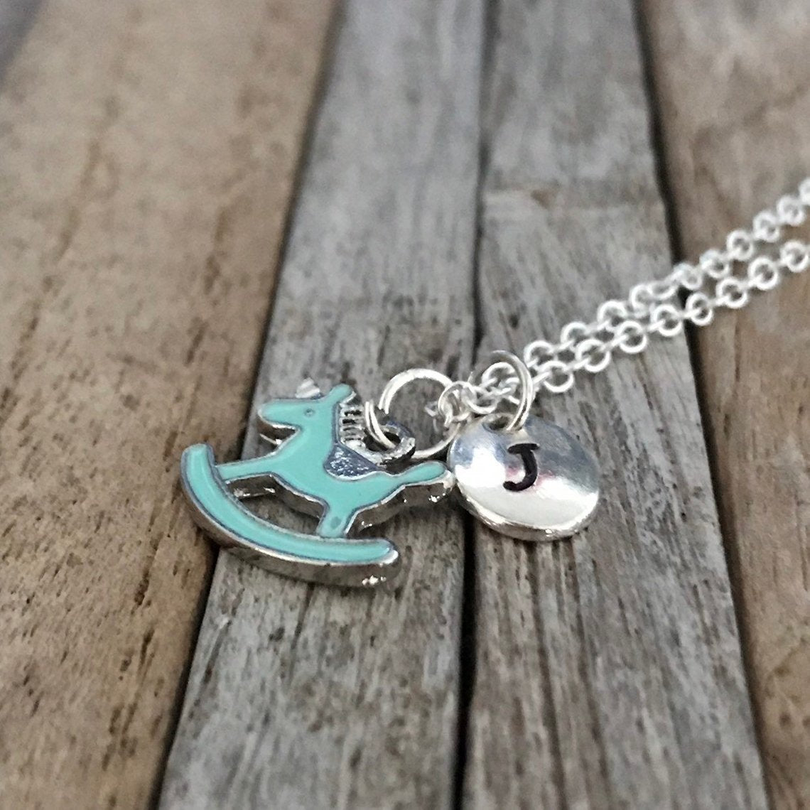 Hobbelpaard ketting met aangepaste initiële charme