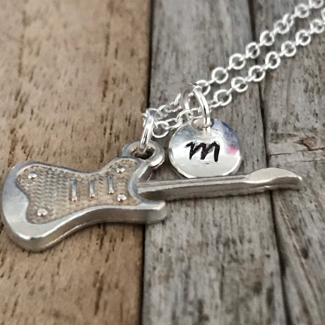 Gepersonaliseerde gitaarketting, muzieksieraden, zilveren gitaarcharme, gitaarliefhebber cadeau