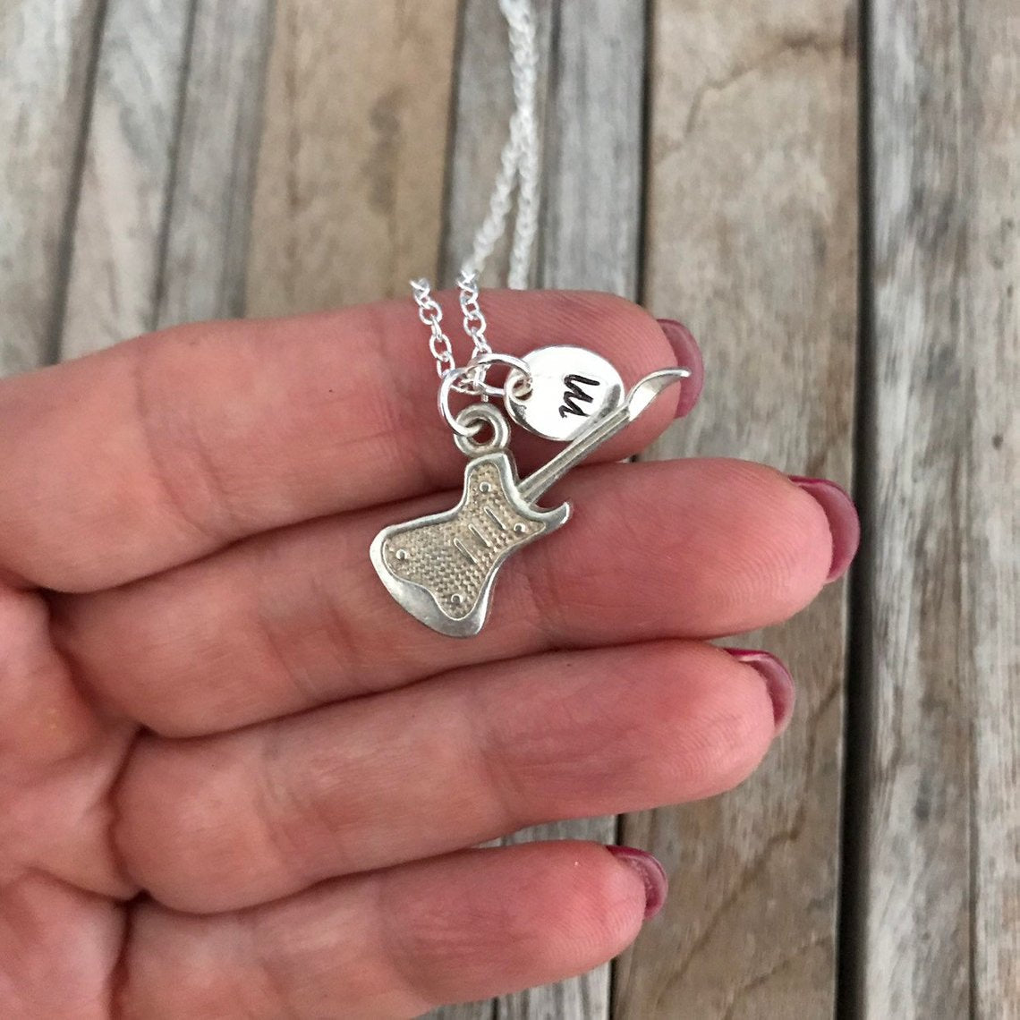 Gepersonaliseerde gitaarketting, muzieksieraden, zilveren gitaarcharme, gitaarliefhebber cadeau