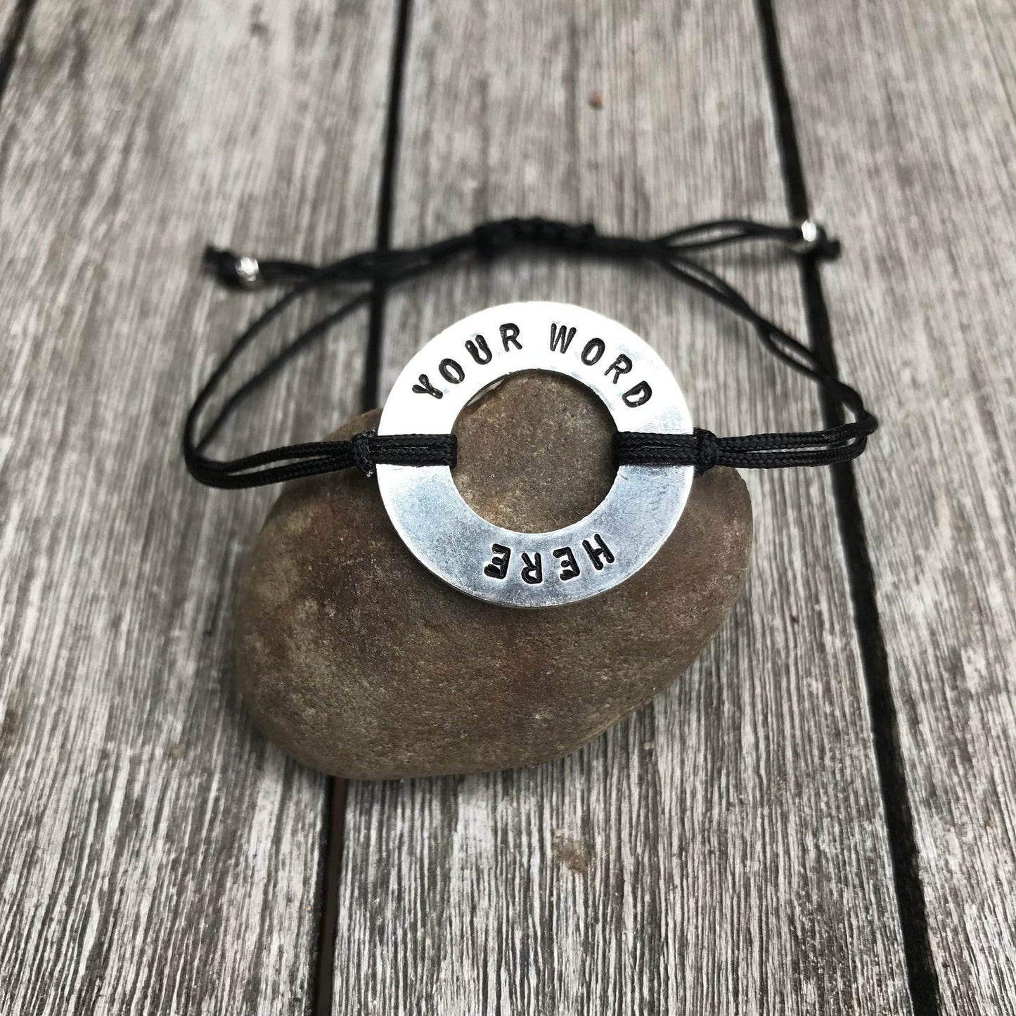 Voorwaartse armband, Quote Armband, Gestempelde Armband, Bericht Armband, Motiverende sieraden, KIES UW WOORD, Motivatie Armband