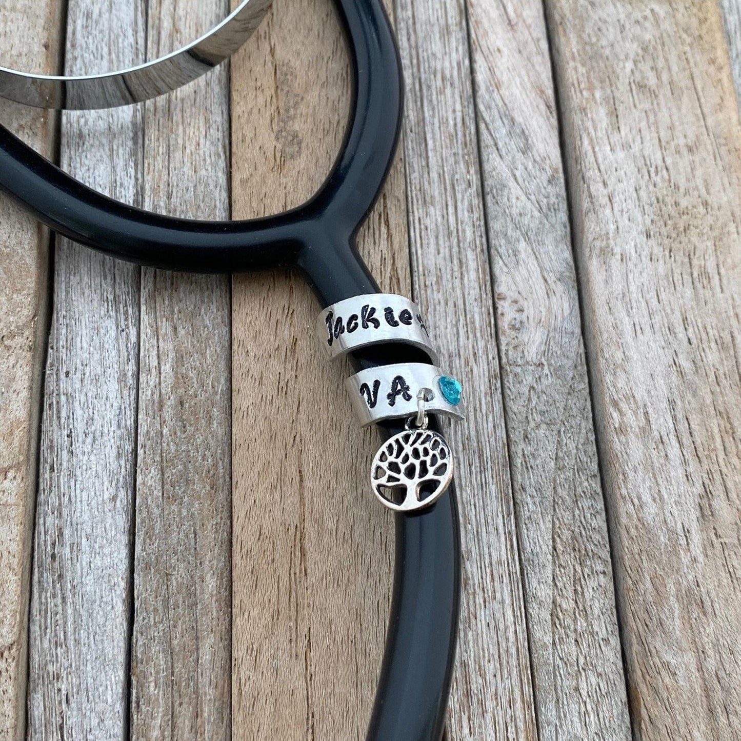 Hand gestempelde hond naamplaatje met Star Forest Design, aangepaste halsband charme, hand gestempelde huisdier-ID, gepersonaliseerd, aangepaste kattentag, voor- en achterkant