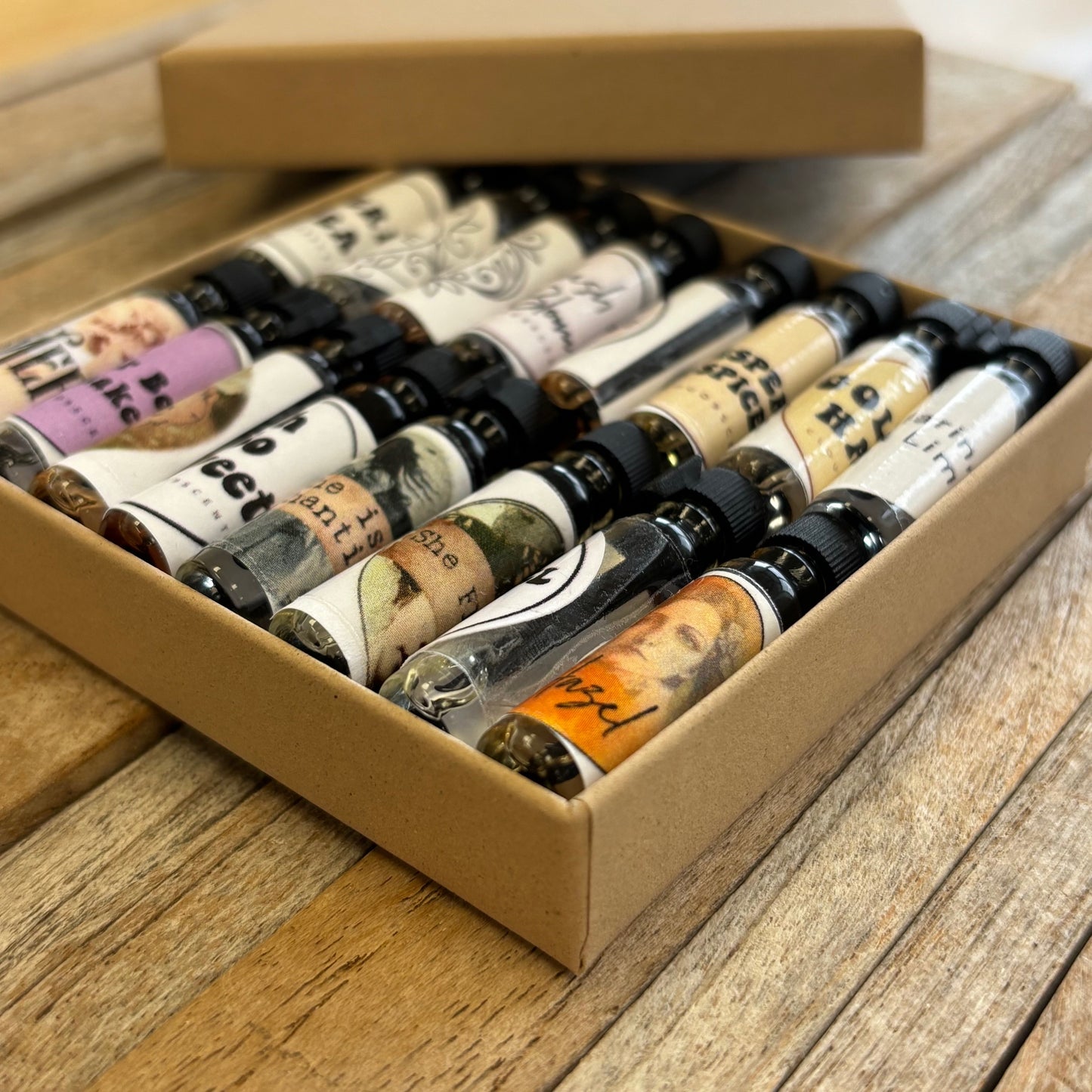 16 Random Perfume Samples in Gift box - Fragrance Discovery Set - Five mini 1 ml perfumes - Boxed Perfume Set, gift for her, Set of 5, Set of 10