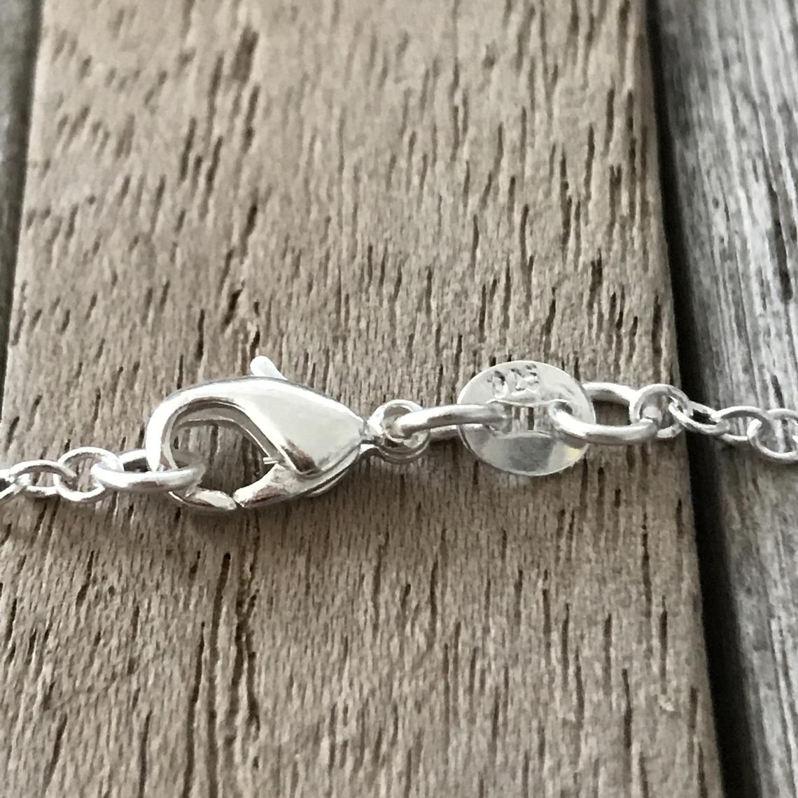 Zilveren sandalenketting, schoensieraden, pantoffelbedel, tienerketting met initiële bedel 